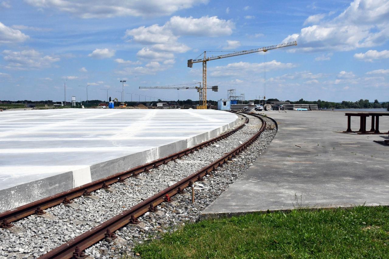 Projekt "Izgradnja i unapređenje infrastrukture u luci Slavonski Brod" vrijedni su gotovo 110 milijuna kuna