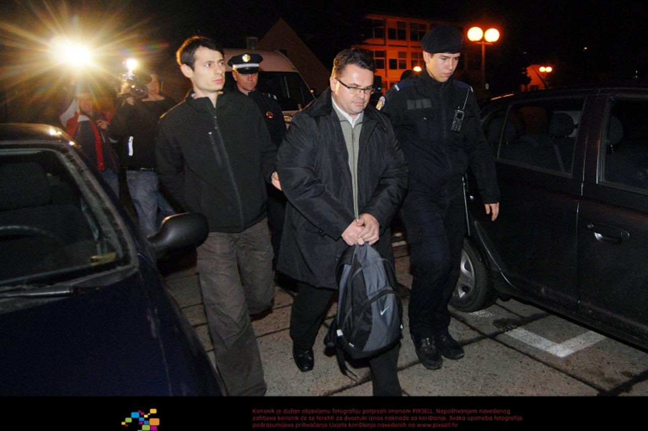 \'23.12.2010., Ulica brace Radic, Varazdin - Nesto prije 20 sati na istrazni sud policija je dovela direktora komunalne tvrtke Parkovi Miljenka Pticeka.  Photo: Marko Jurinec/PIXSELL\'
