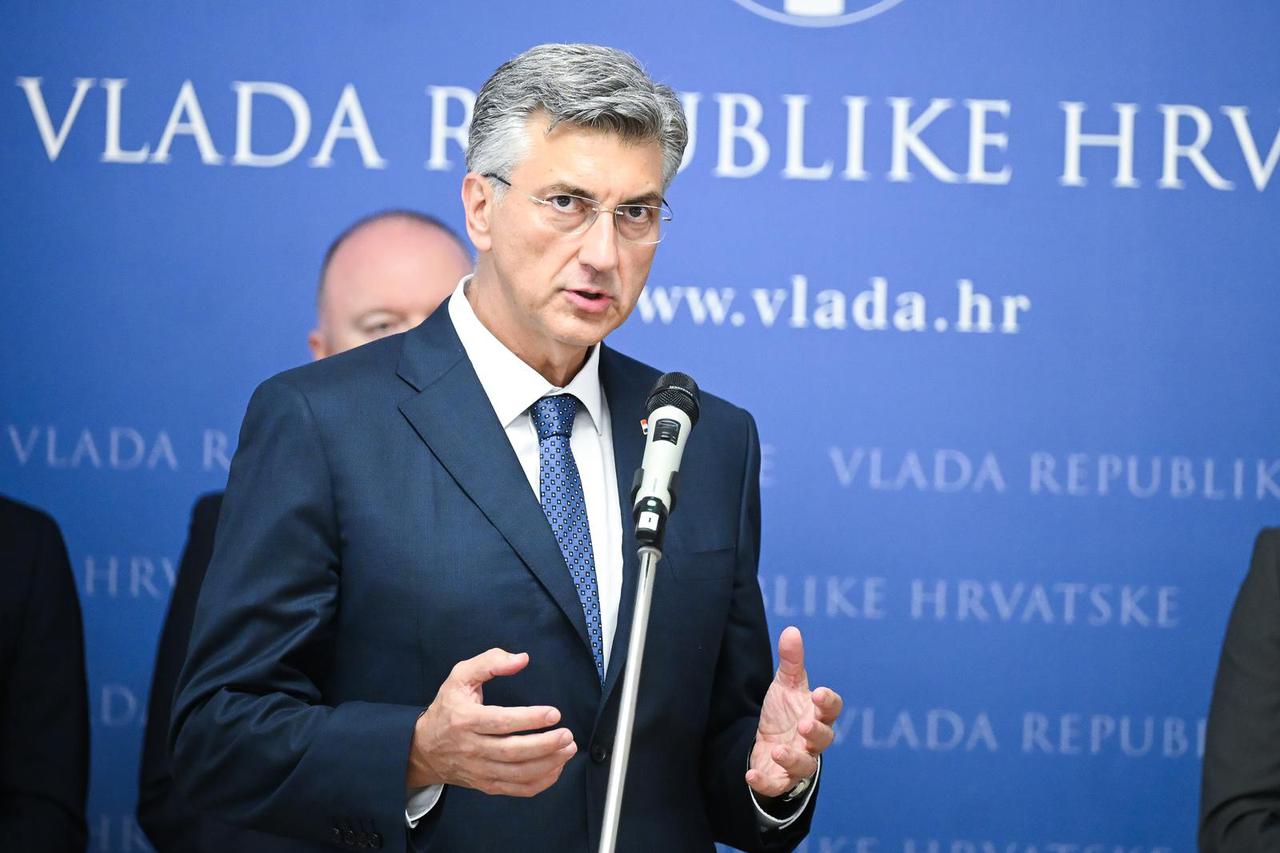 Zagreb: Predsjednik Vlade Andrej Plenković primio polaznike "Ljetne škole Domovina"