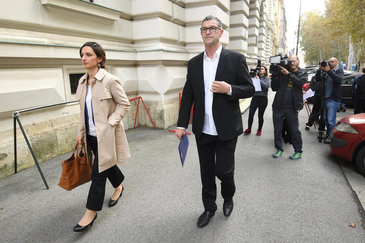 Suđenje Reni Sinovčiću