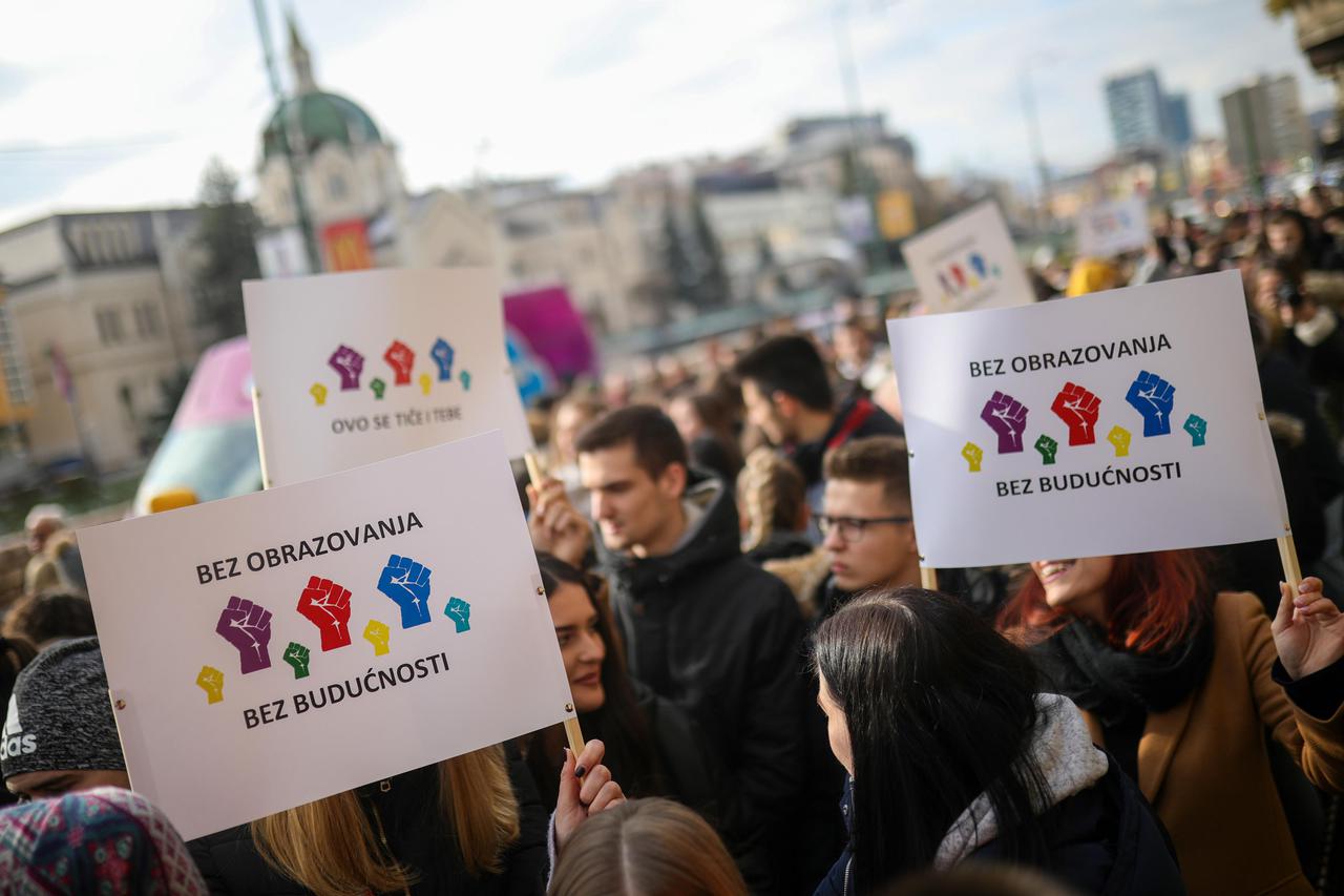 Sarajevo: Prosvjed studenata kojima je drugi mjesec zaredom obustavljena nastava