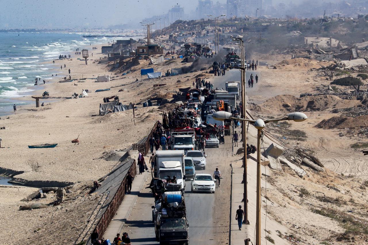 Displaced Palestinians move southward after Israeli forces ordered residents of Gaza City to evacuate to the south