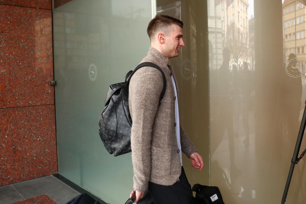 Zagreb: Dominik Livaković  dan nakon napada na utakmici stigao je na okupljanje reprezentacije 