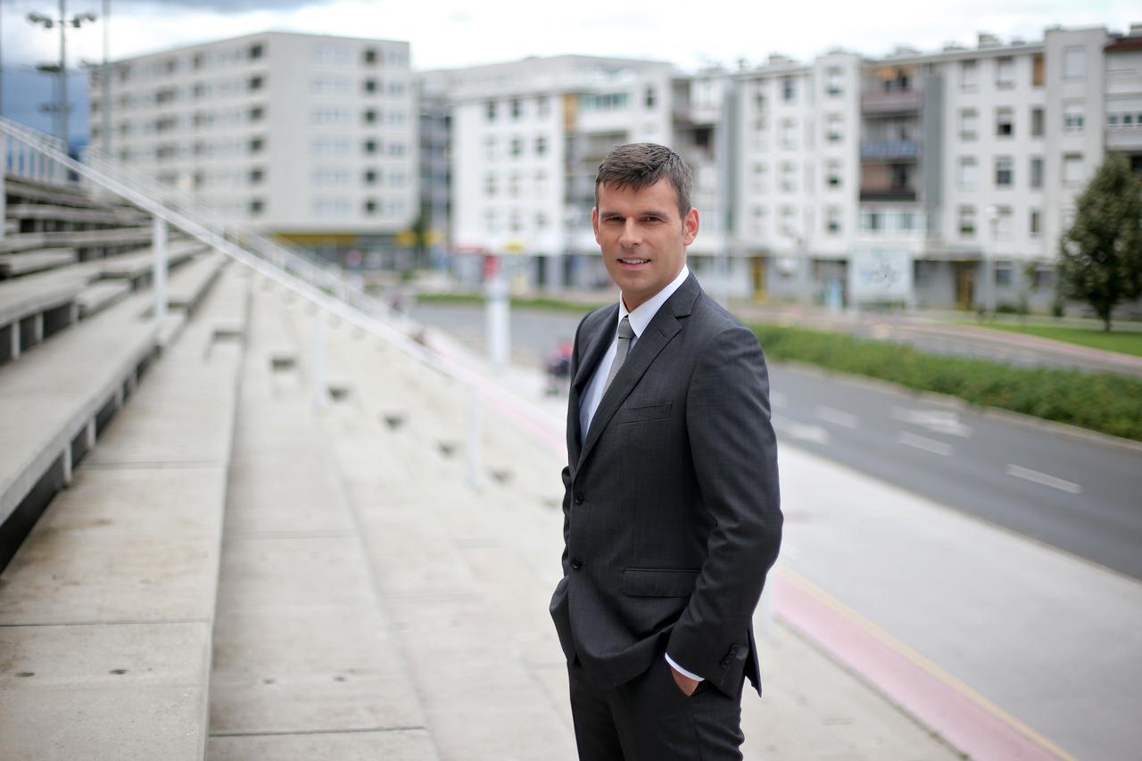 01.09.2014., Zagreb - Voditelj Dnevnika Nove TV Petar Pereza je magistrirao poslovnu ekonomiju na Ekonomskom fakultetu u Splitu,  smjer financije.  Photo: 