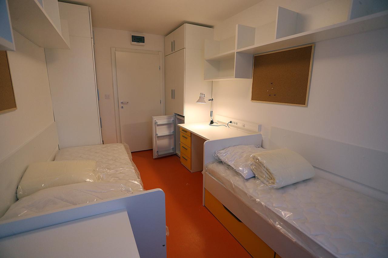 23.12.2015., Zagreb - U Studentskom domu Stjepan Radic svecano je obiljezen zavrsetak radova na rekonstrukciji studentskih naselja Stjepan Radic i Cvjetno.  Photo: Goran Stanzl/PIXSELL