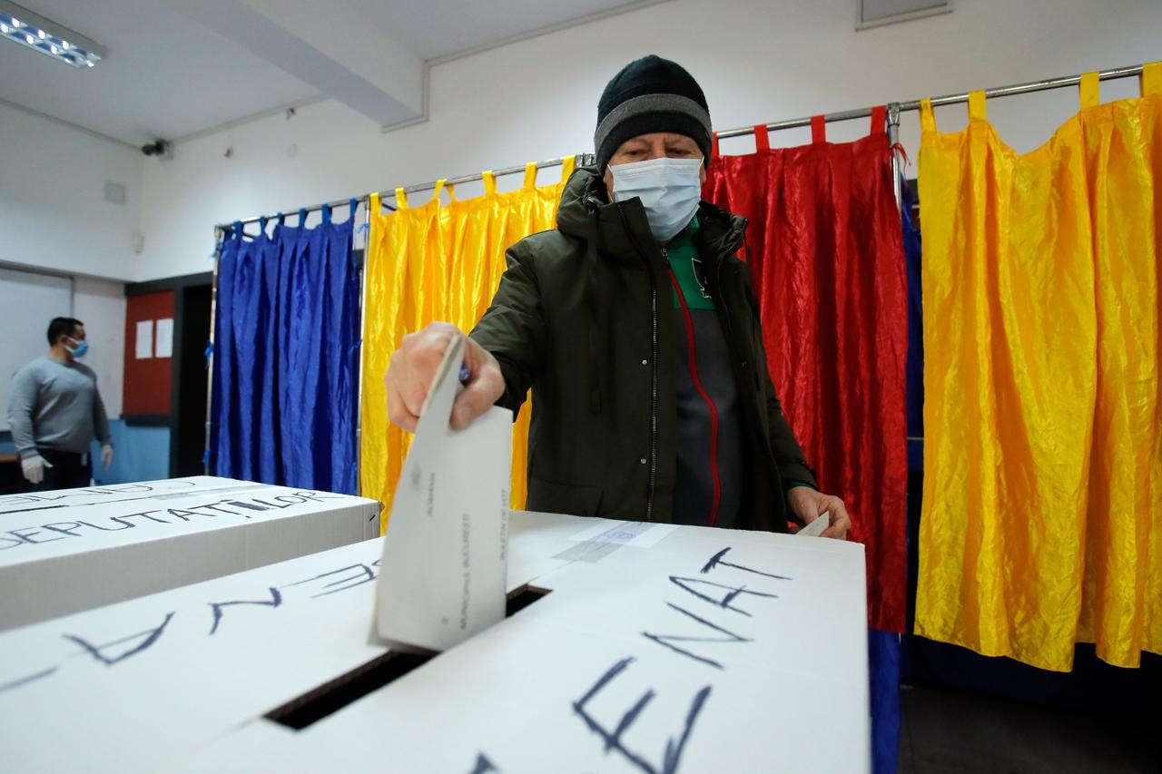 ROMANIA-BUCHAREST-PARLIAMENTARY ELECTION-VOTING