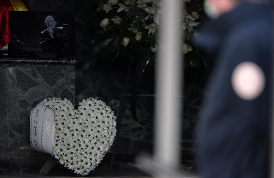 Posljednji ispraćaj legendarnog pjevača Akija Rahimovskog na zagrebačkom Mirogoju 