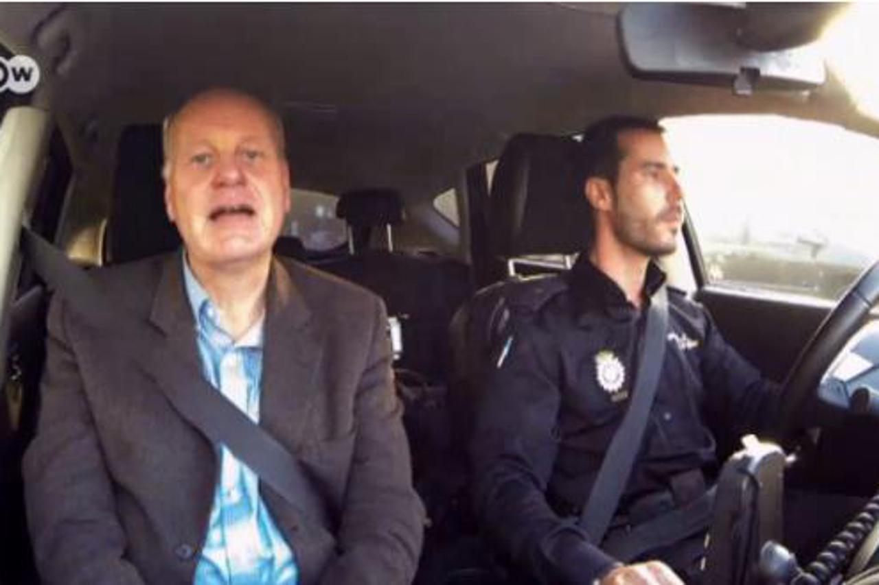 policia nacionalidad