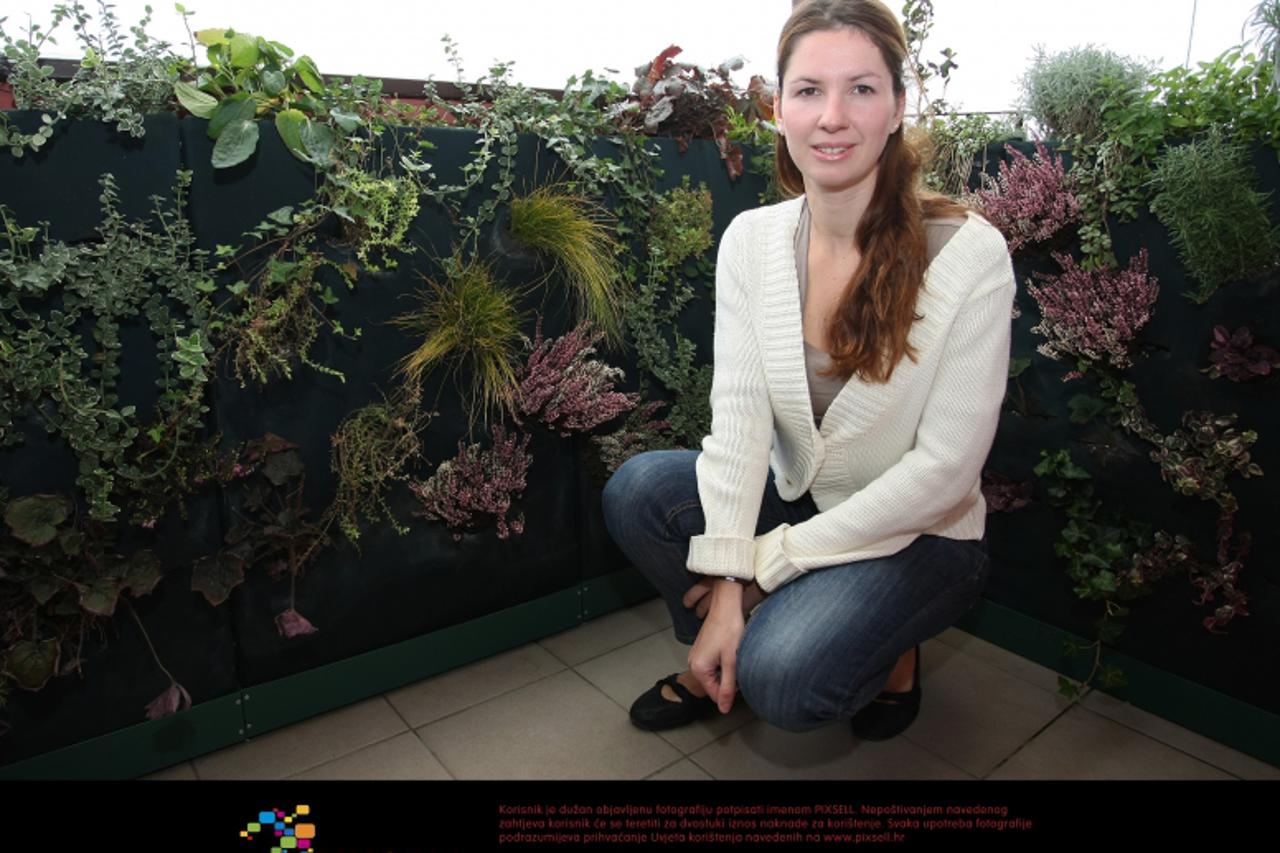 '14.11.2012., Zagreb - Darija Breitenberger i njen zimski vrt na 16. katu. Photo: Marko Prpic/PIXSELL'