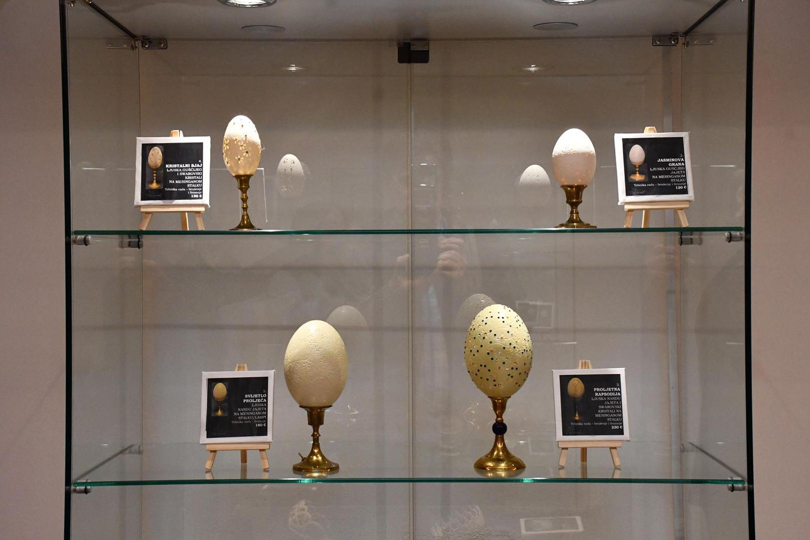 03.04.2025., Pozega: U Muzeju grada Požege otvorenje izlozbe jedinstvenih umjetnickih dijela pod nazivom "Umjetnine od ljuski jaja" autora Zorana Lucica. Izlozba je humanitarnog karaktera. Photo: Ivica Galovic/PIXSELL