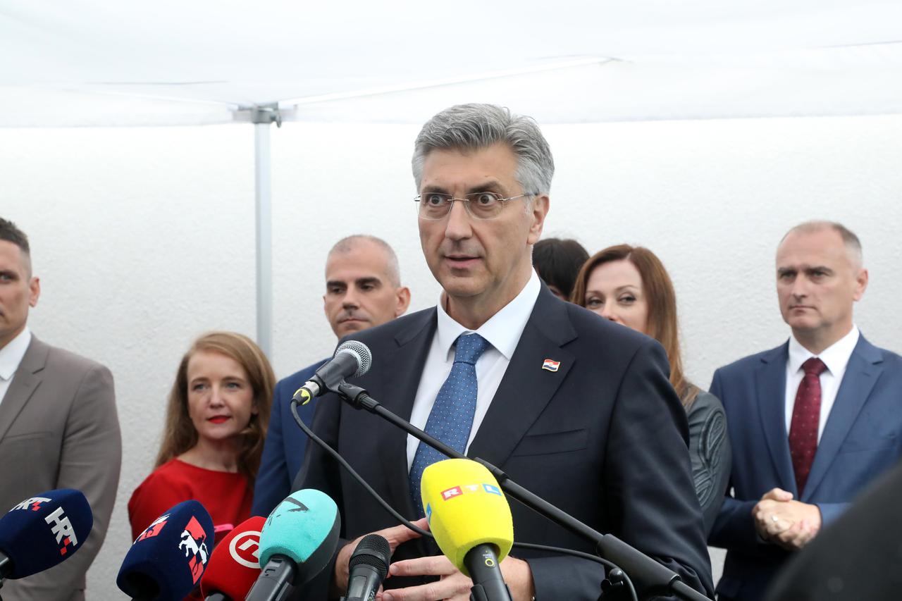 Uručenje ključeva novim stanovnicima  najveće obnovljenje zgrade u Sisku