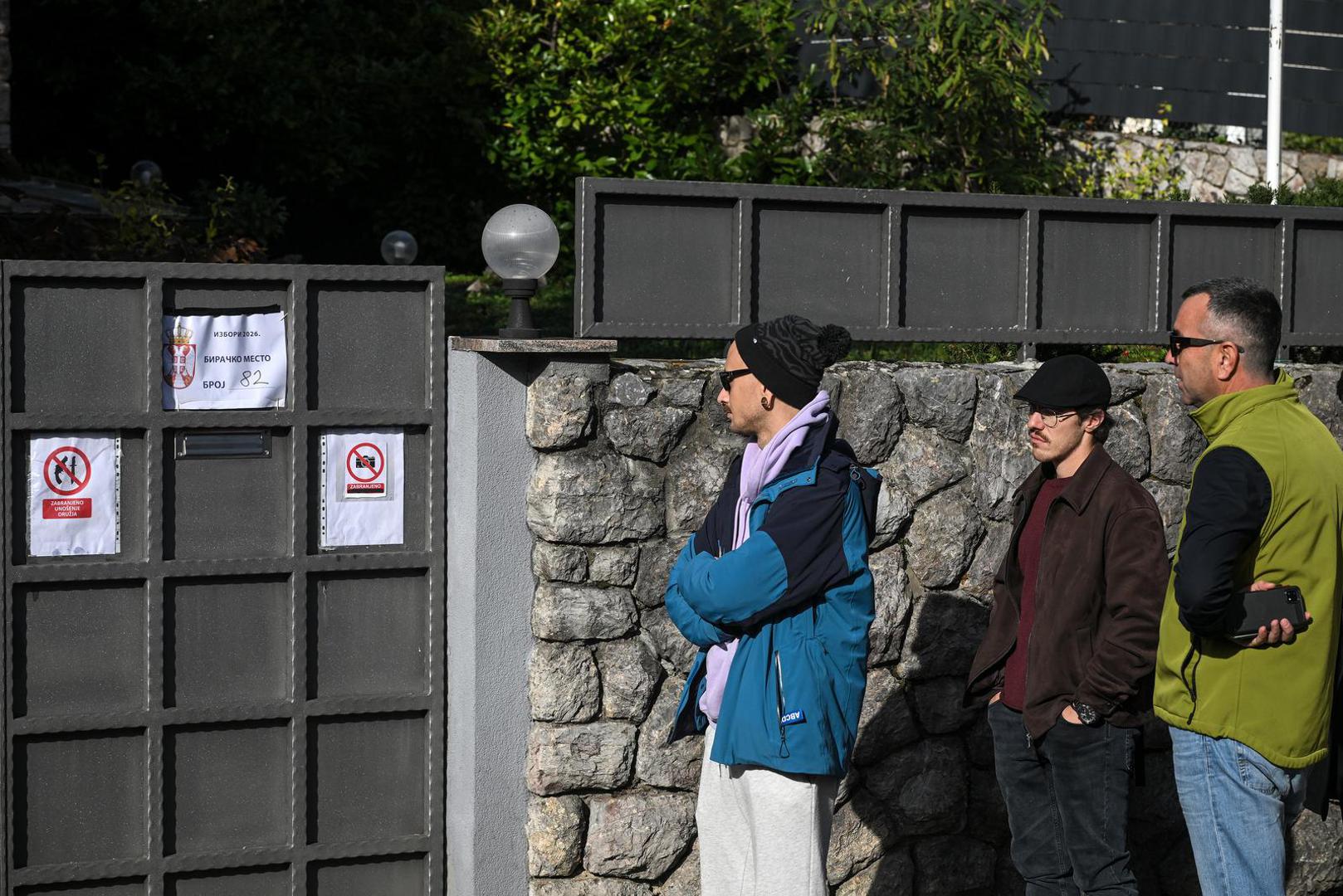 Biralište je otvoreno od 7 do 20 sati. Glasati mogu državljani Srbije koji su se na vrijeme prijavili za glasanje u inozemstvu i upisani su u izvadak iz biračkog popisa za zagrebačko biračko mjesto, a sa sobom moraju imati važeću srbijansku osobnu iskaznicu ili putovnicu.