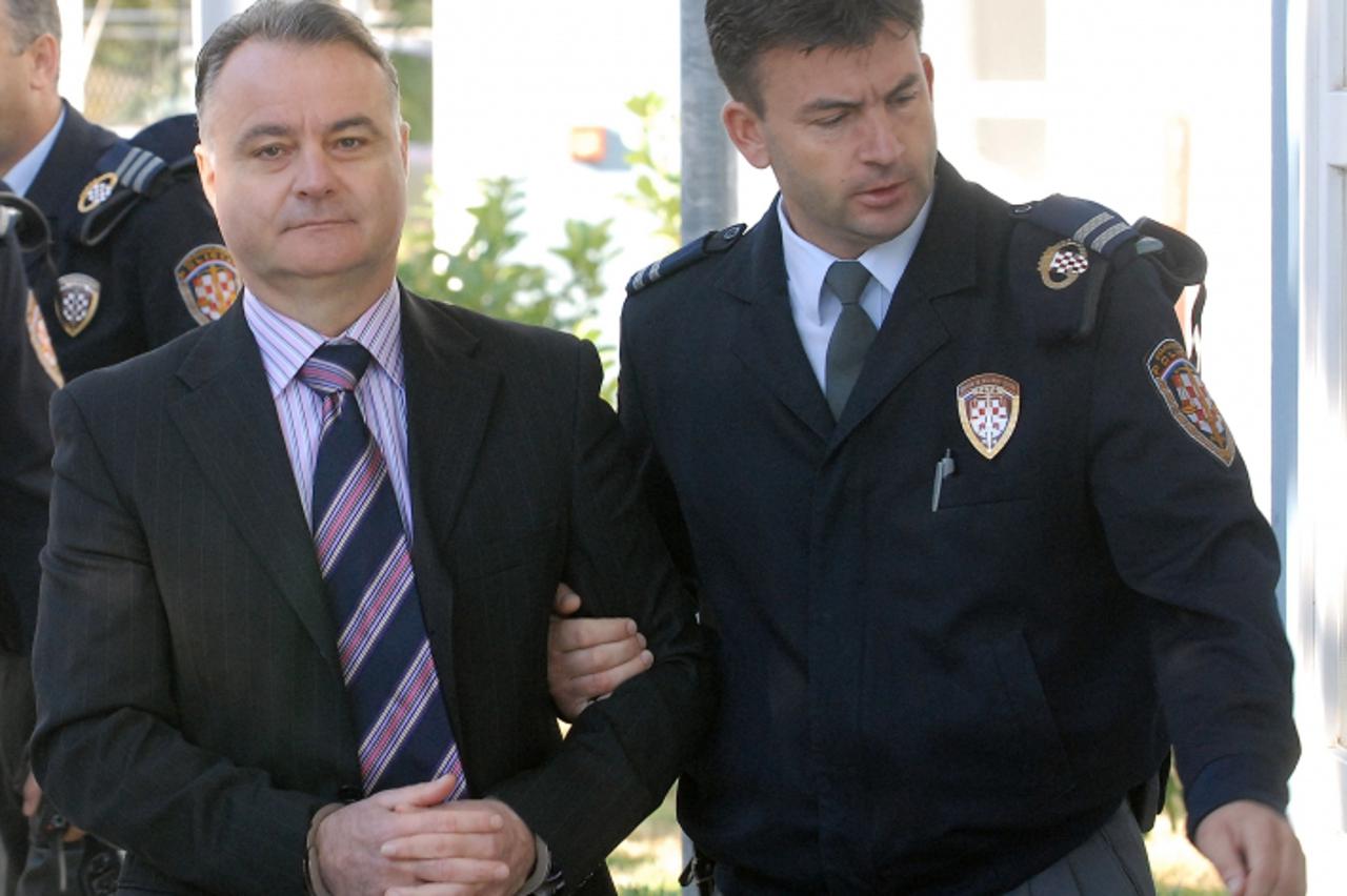 \'Za CRNU 151007 Sime Medanic - privodjenje na rociste\'