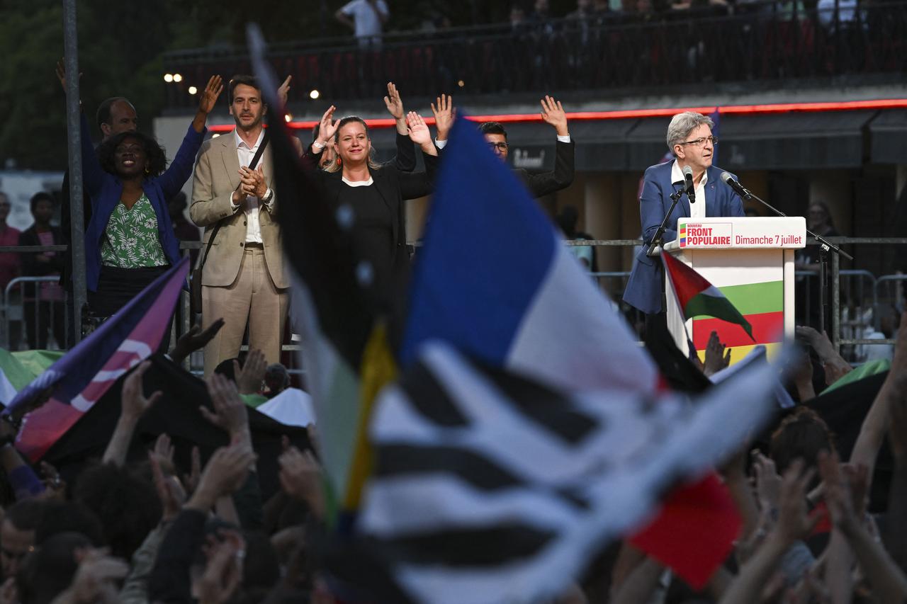Soirée électorale de La France Insoumise (LFI) lors du second tour des élections législatives à La Rotonde Stalingrad à Paris