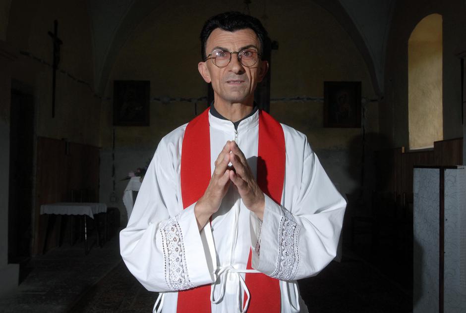 07.09.2011., Otocac - Don Andjelko Kacunko preseljen je u novu zupu. 
