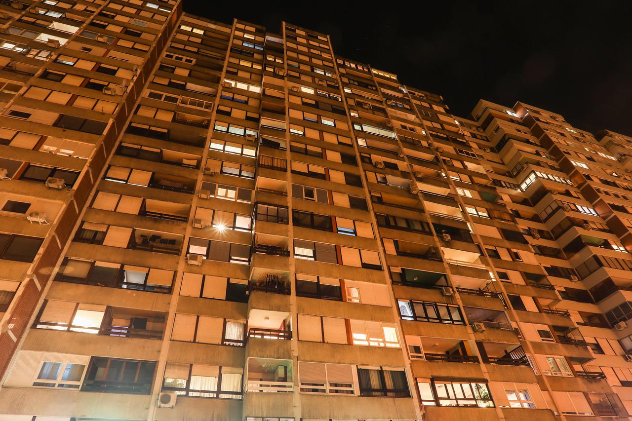 Zagreb:  Stambena zgrada Mamutica u Travnom