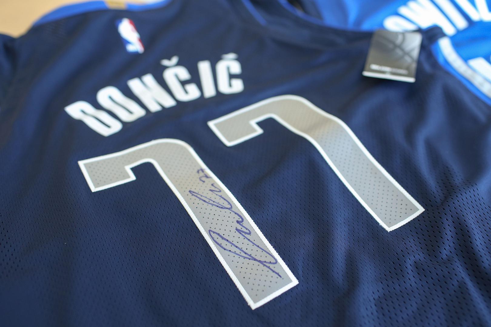 A njih je u ruke Biserke Petrović predala druga najpoznatija košarkaška majka s ovih prostora Mirjam Poterbin, nekadašnja supruga Lukina oca Saše Dončića.