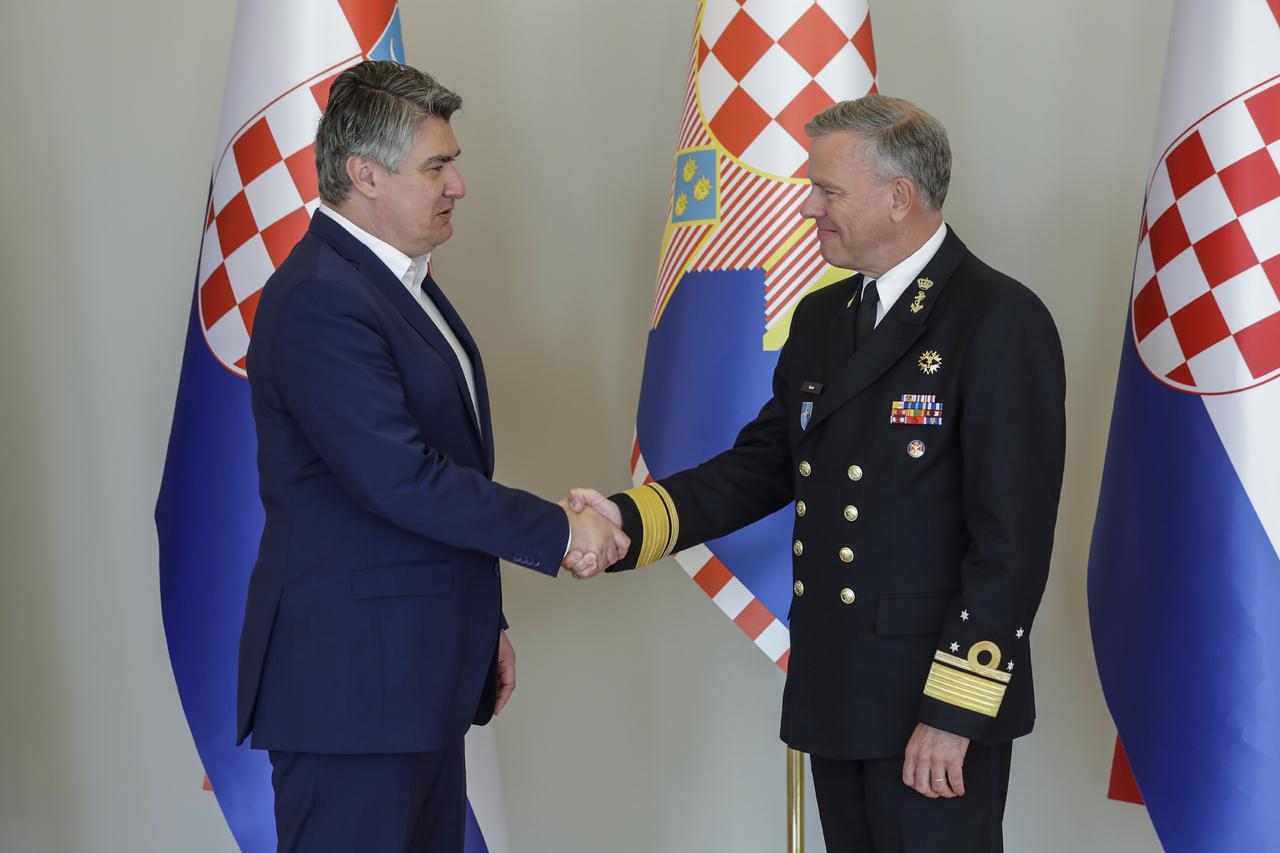 Zagreb: Predsjednik Zoran Milanović primio je u posjet admirala Roba Bauera, predsjedavajućeg Vojnog odbora NATO-a