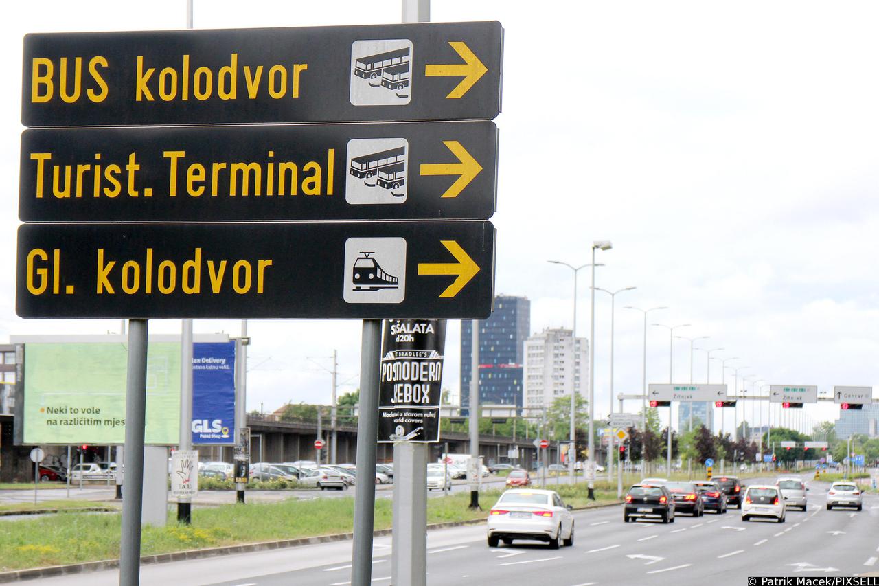 Putokazi na zagrebačkim ulicama koji  već 9 godina pokazuju krivi put