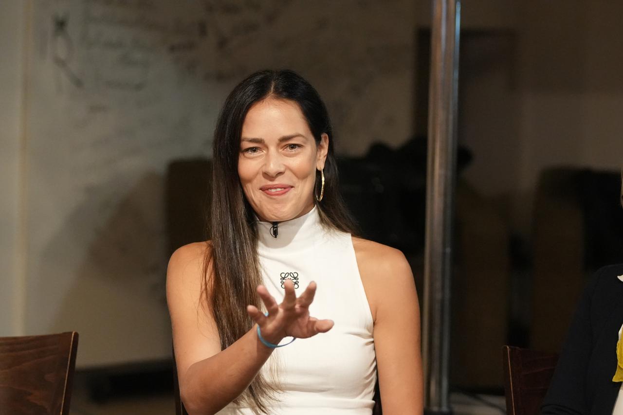 Beograd: Ambasadorica UNICEF-a Ana Ivanović razgovarala s djecom i učiteljima o   digitalnoj pismenosti i prevenciji digitalnog nasilja