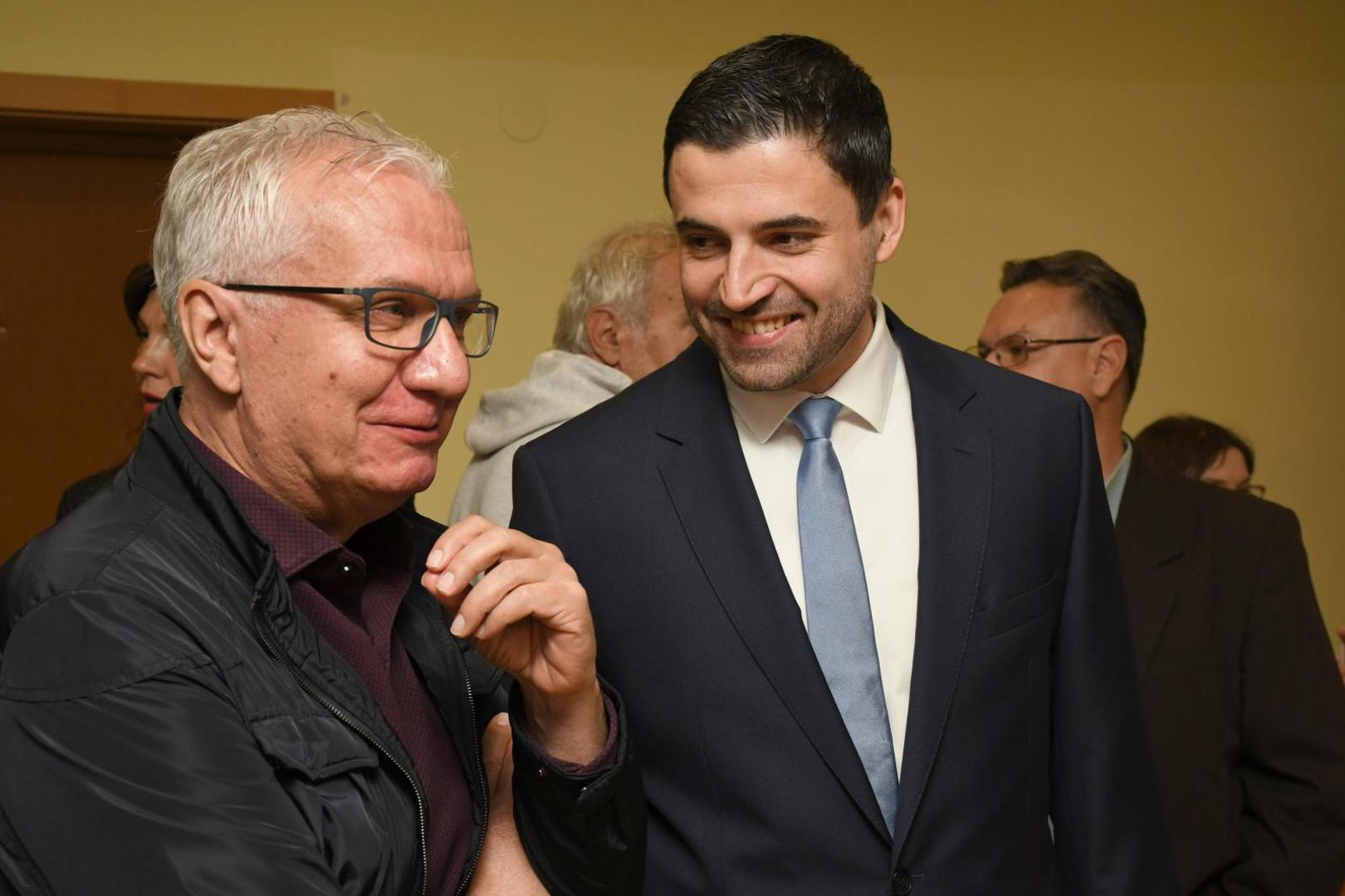 16.05.2020., Bjelovar - Potpisana suradnja izmedju "Restart" koalicije i Nezavisne liste Damira Bajsa na predstojecim parlamentarnim izborima. Rajko Ostojic, Davor Bernardic  Photo: Damir Spehar/PIXSELL