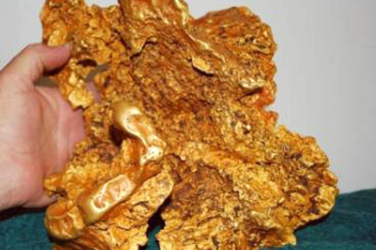 zlatni grumen od 23 kg