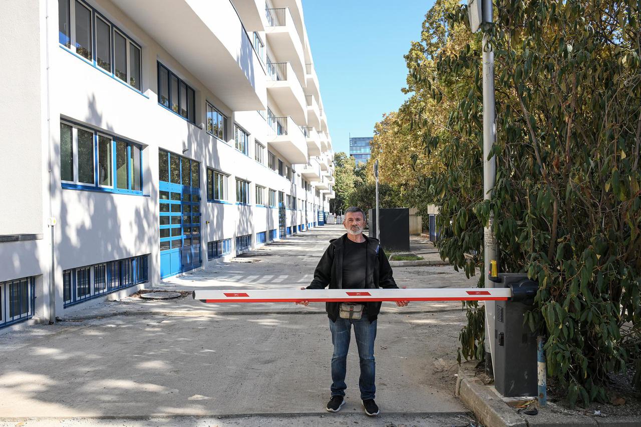 Zagreb: Zoran Grosl pokazao je rampe kojima Grad na Vrbiku oduzima 77 parkirališnih mjesta