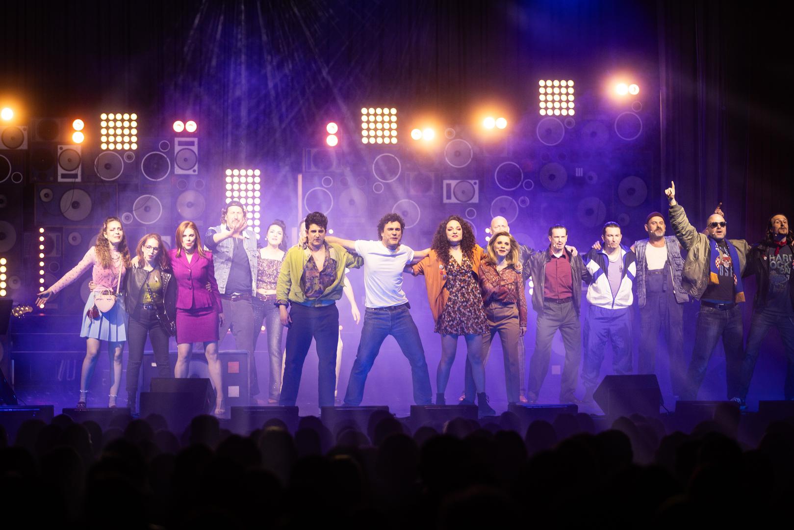 Premijera mjuzikla "Radio Dubrava" u režiji Krešimira Dolenčića održana je 18. ožujka u Domu hrvatske vojske, a interes publike potvrđuje činjenica da su prve tri izvedbe rasprodane u samo tri dana