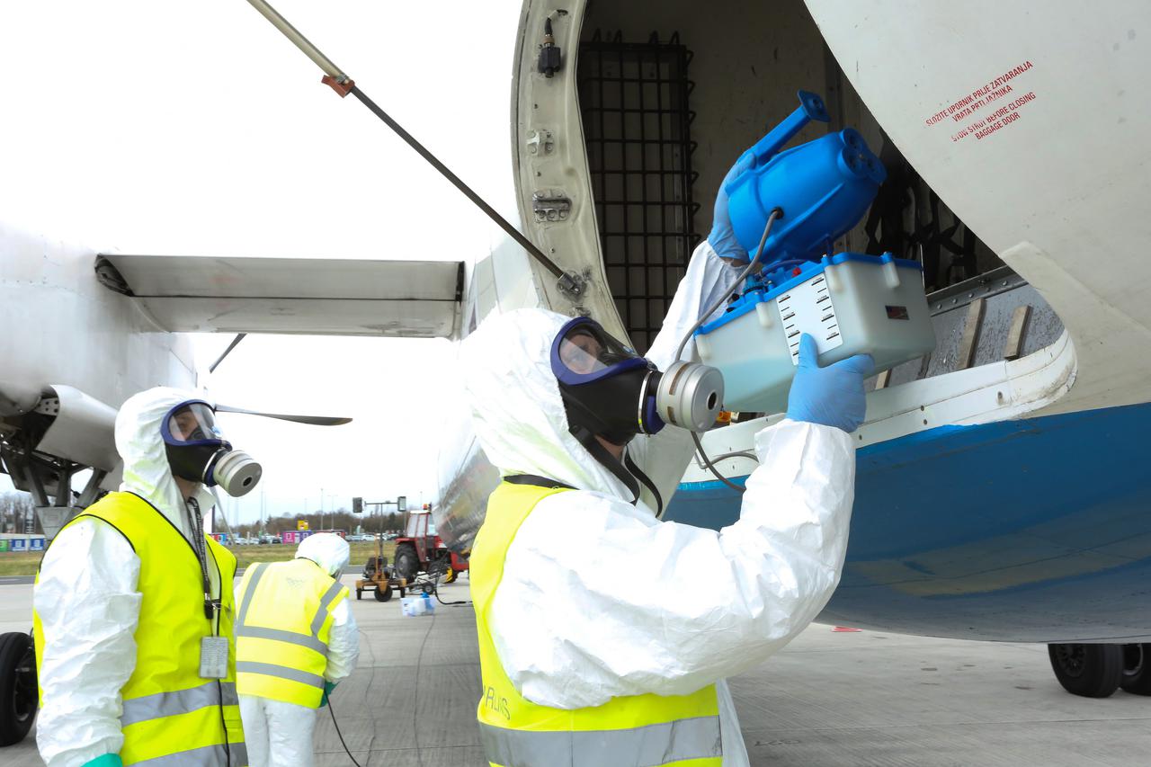 Dezinfekcija aviona Croatia Airlinesa zbog koronavirusa