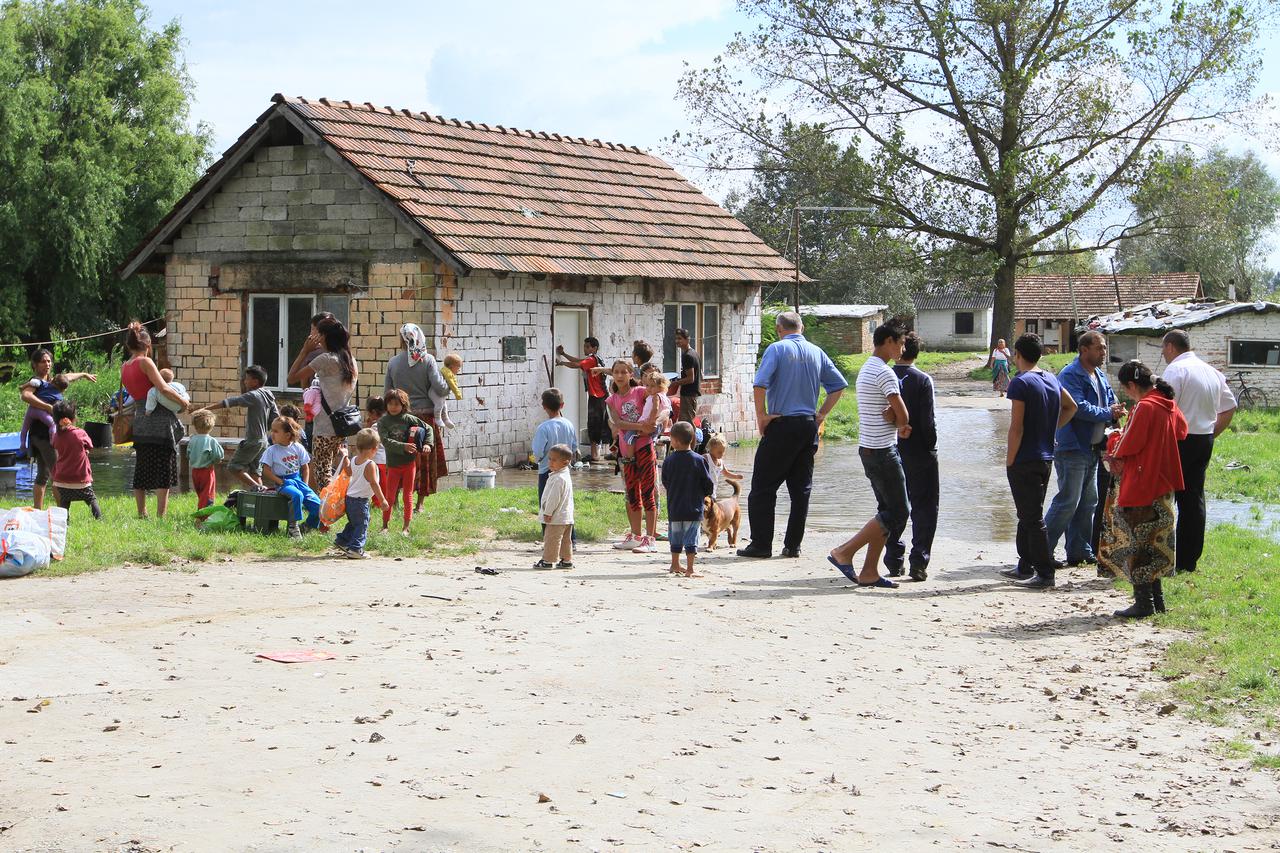 Koprivnica: Po?ela je evakuacija Roma iz naselja Drnje zbog nabujale rijeke Drave