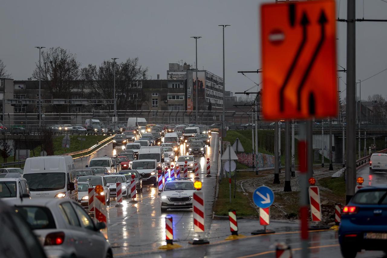 Zagreb: Zbog radova na Jadranskom mostu stvaraju se gužve