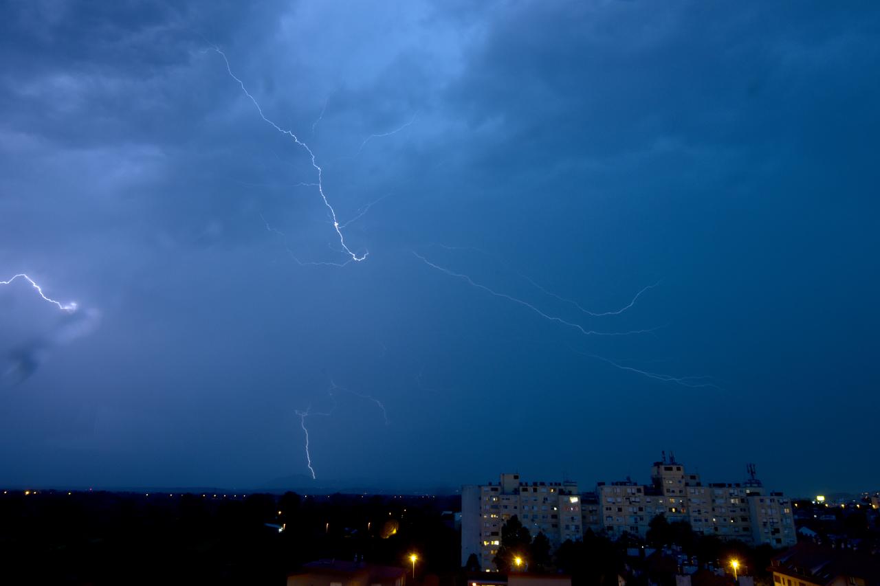 Munje iznad Zagreba