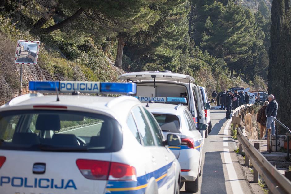 Stijena se odlomila i pala na kombi na magistrali kod Dubrovnika