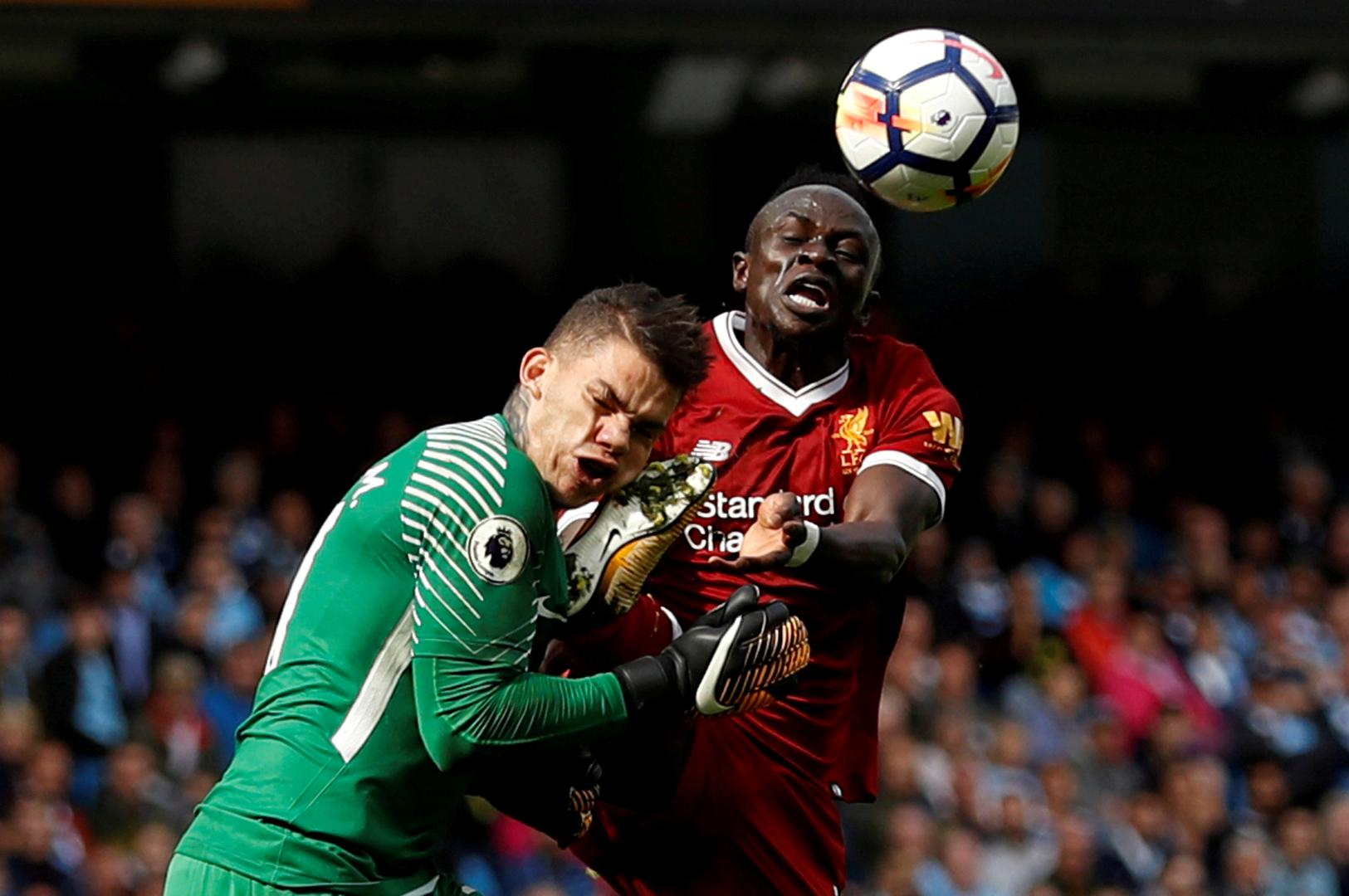 Ederson Moraes, golman Manchester Cityja, dugo će pamtiti faul koji je nad njim napravio Liverpoolov Sadio Mane. Zbog ove pogignute noge Senegalac je dobio i crveni karton na utakmici dva ljuta rivala na Etihad Stadiumu s kojega je Liverpool ispraćen s pet golova u mreži.