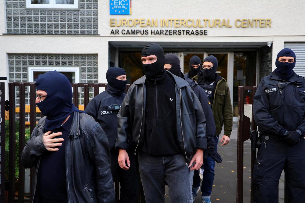 German interior ministry conducts searches of Islamic centers