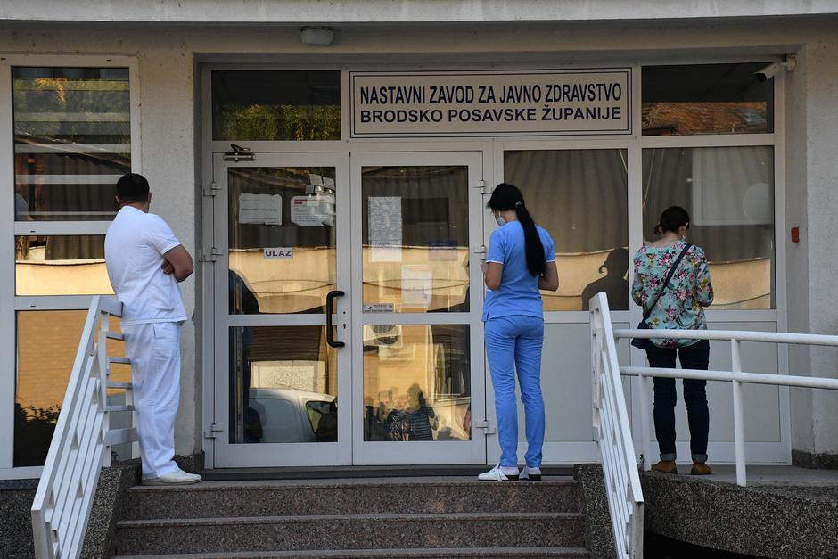 U Slavonskom Brodu u rad pušten uređaj za brzo testiranje na koronavirus