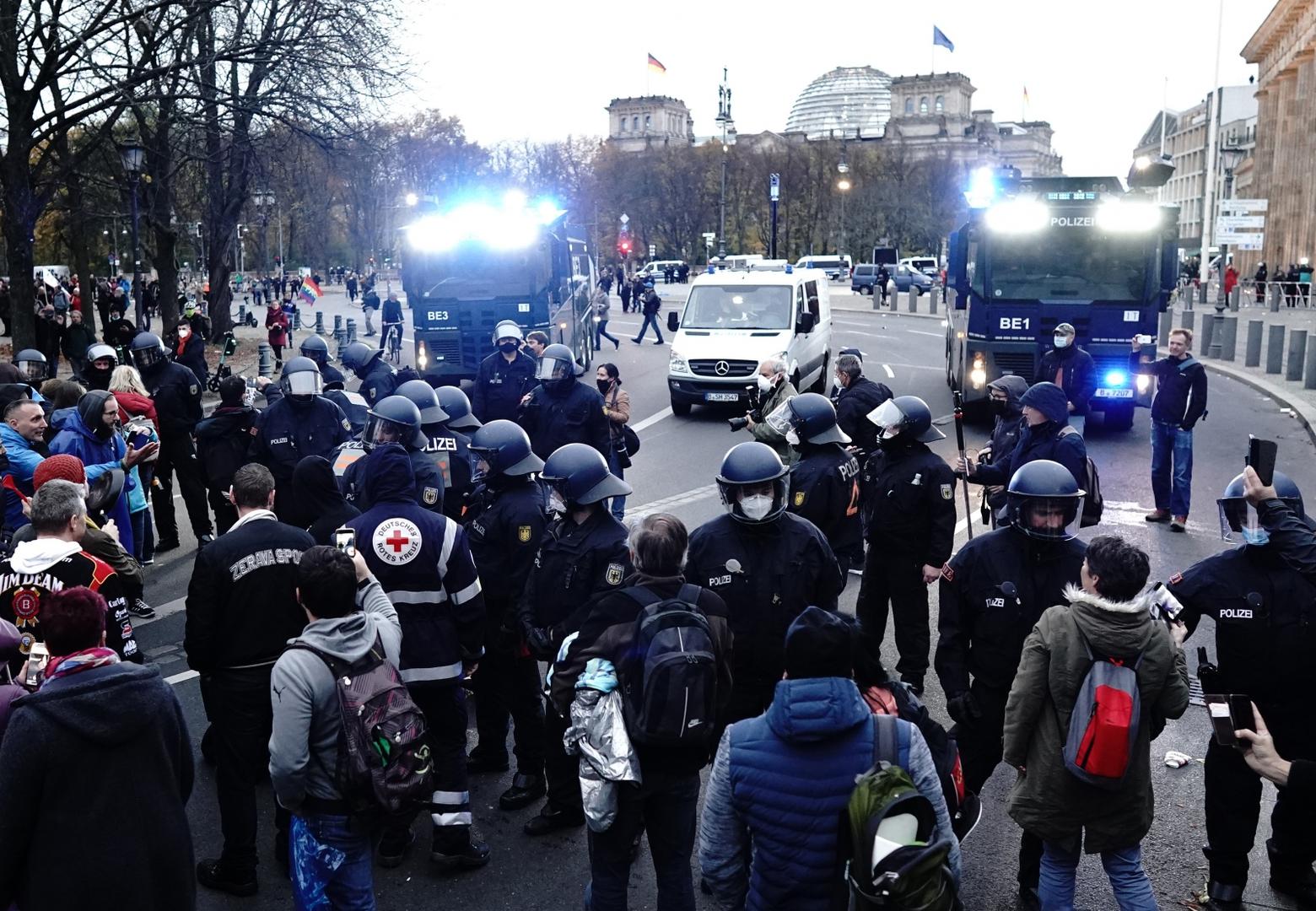 18 November 2020, Berlín: Thousands of opponents of the German government's policy on the pandemic took part in a protest demonstration in front of the Bundestag (Parliament) in Berlin. Photo: Kay Nietfeld/dpa /DPA/PIXSELL