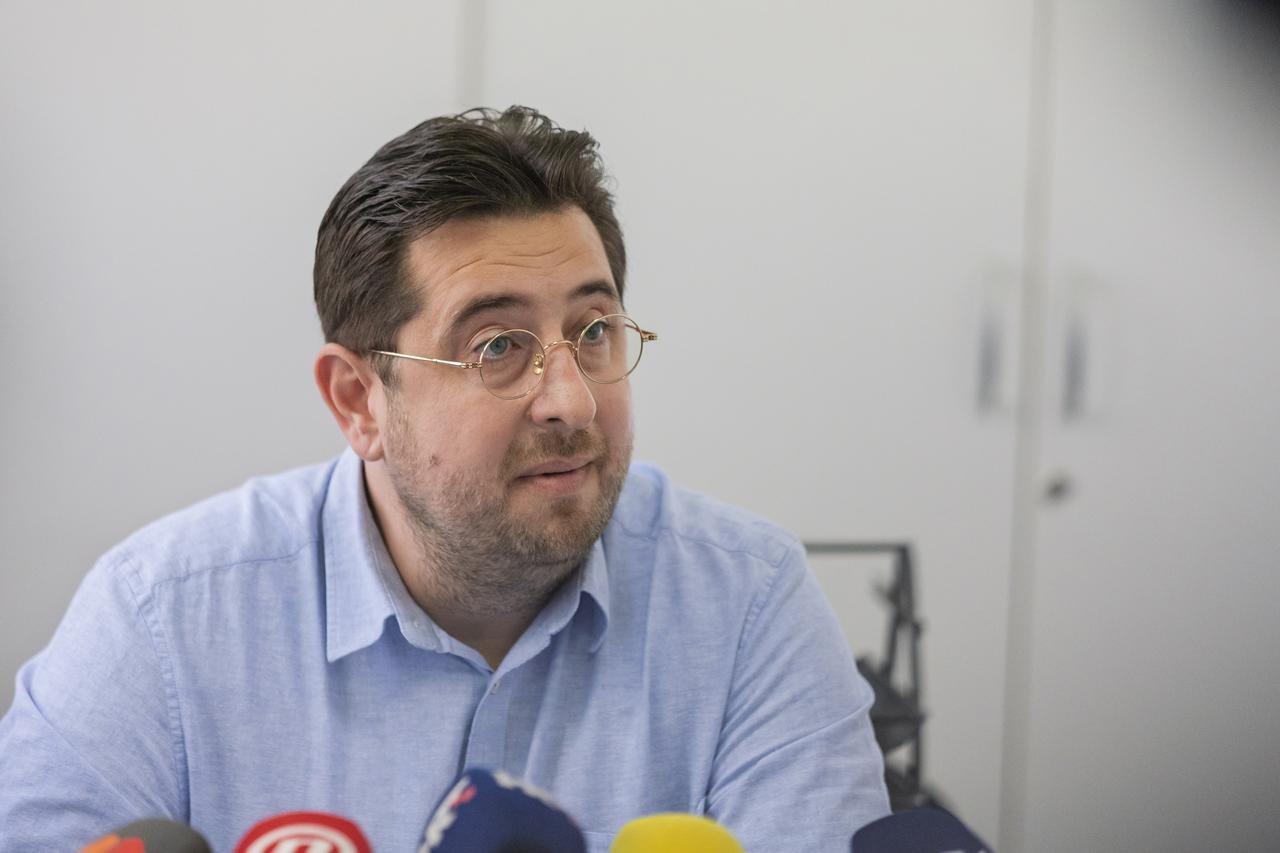 Osijek: Hrvatski liječnički sindikat održao je konferenciju za medije s temom o neujednačenoj cijeni sata liječničkog rada 