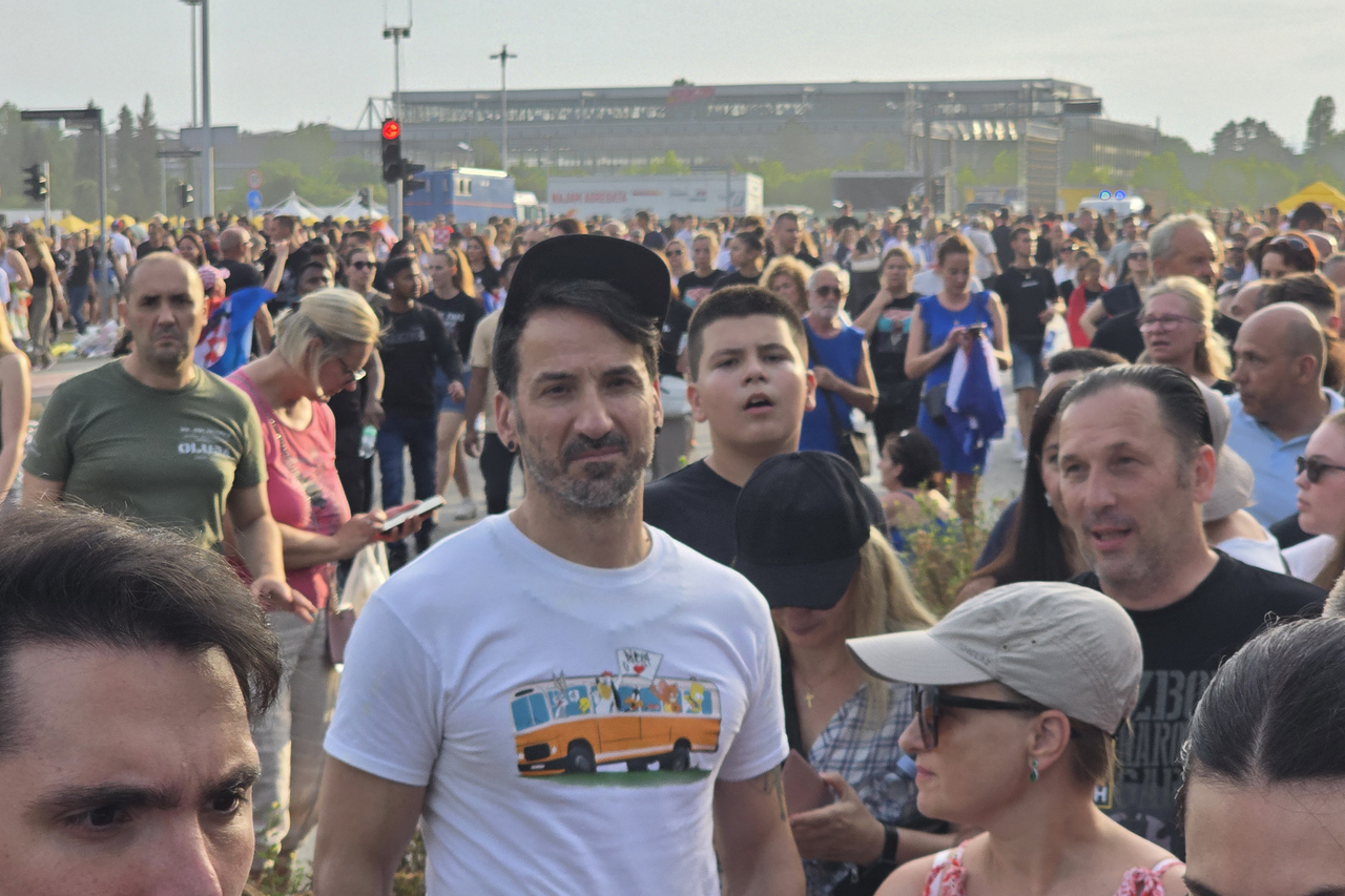 Zagreb: Marin Miletić čeka na ulazak na Hipodrom na koncert Thompsona