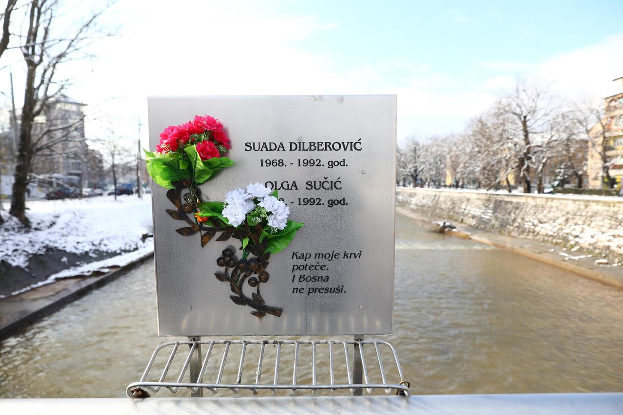 Sarajevo: Andrej Plenković položio cvijeće na mostu "Suade i Olge"