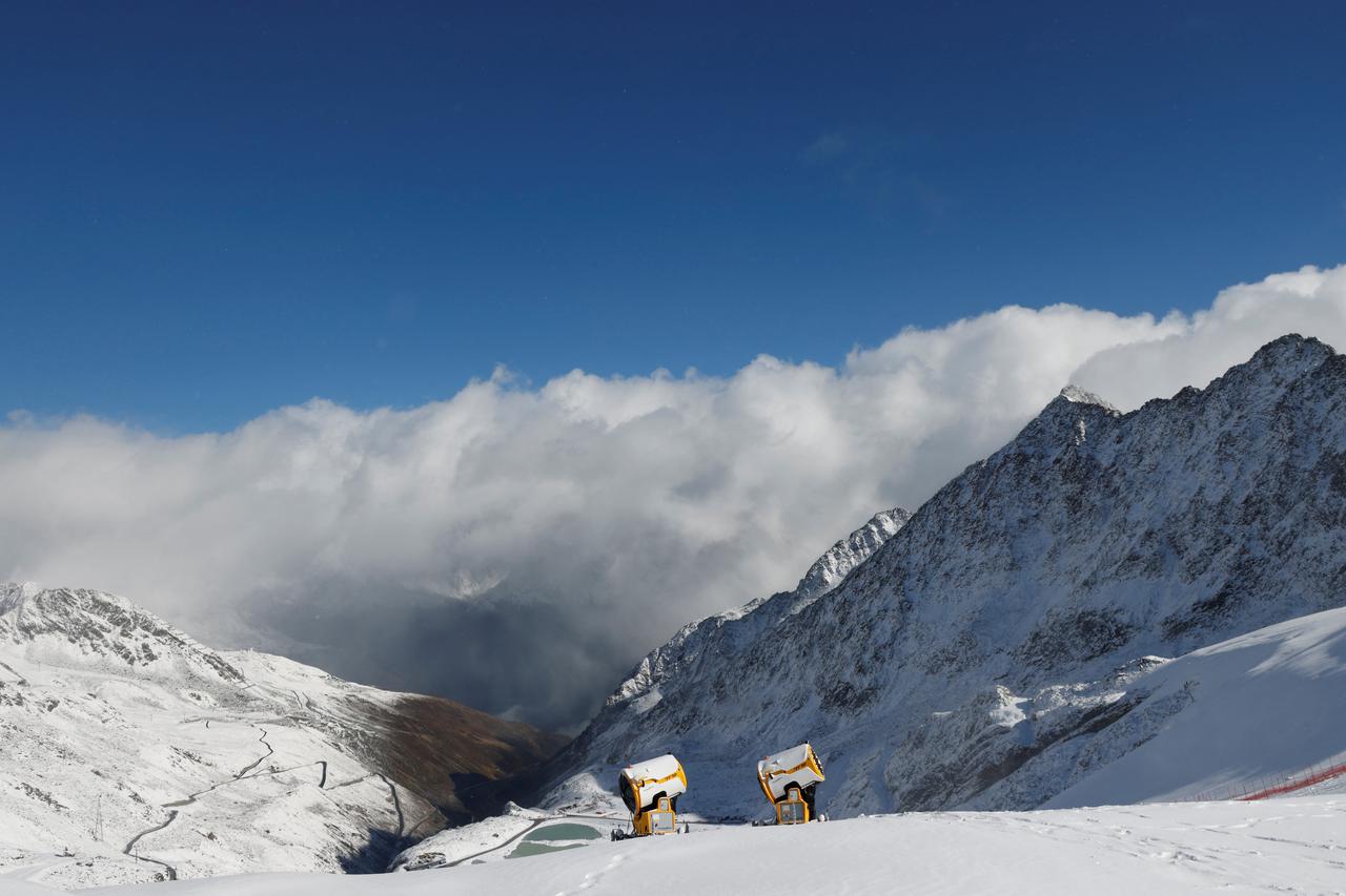 Skiing on Rettenbachferner glacier in the Austrian Alps