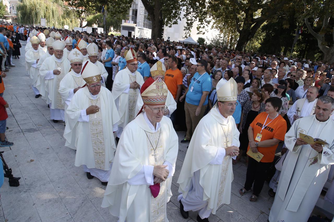 Solin: Svečana euharistija povodom susreta hrvatskih katoličkih obitelji