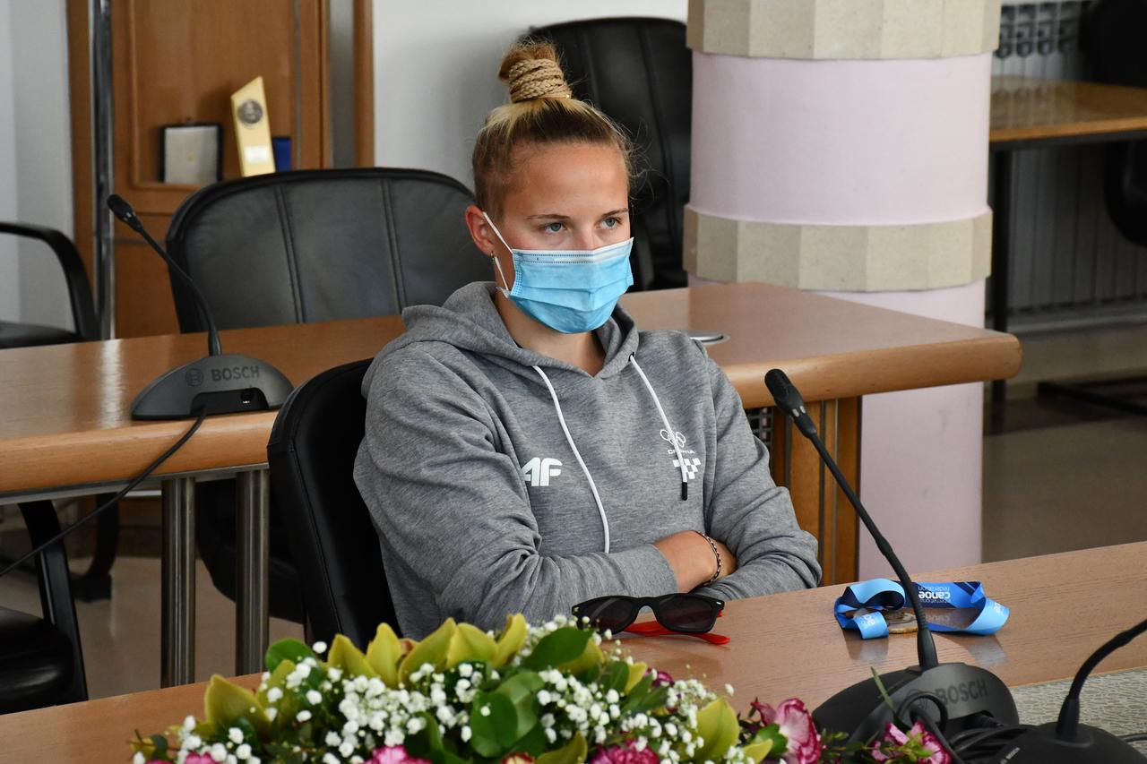 Slavonski Brod: Svečani prijem za olimpijku Vanesu Tot