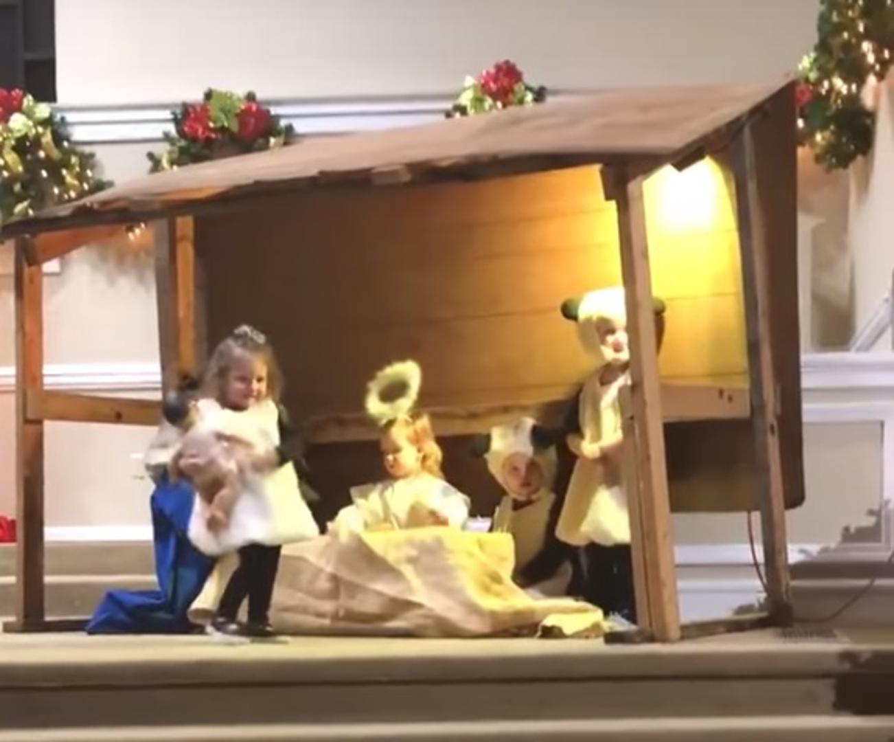 Druga djeca su je gledala u nevjerici.