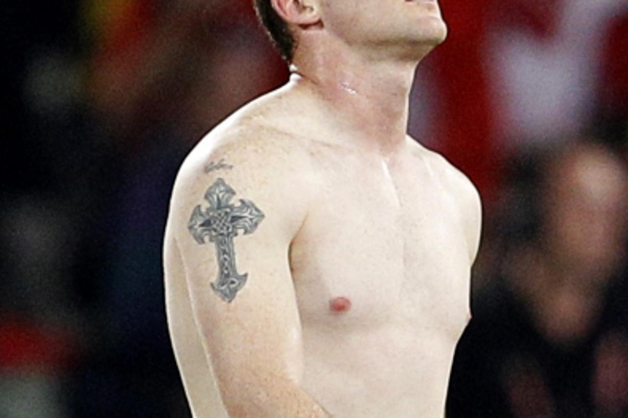 'England's Wayne Rooney walks off the field after his team's defeat to Germany in a 2010 World Cup second round soccer match at Free State stadium in Bloemfontein June 27, 2010.     REUTERS/Darren 