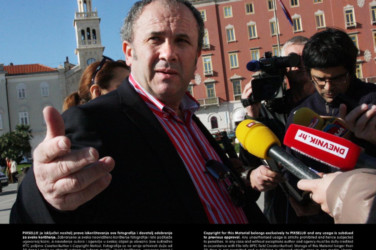 '02.02.2011., Split - Zeljko Kerum davao izjave nakon jucerasnje emisije u kojoj je gostovao.Tema emisije je bila gradnja na Marjanu, a  Kerum je prosvjede protiv njega prozvao medijskim lincom i bojk