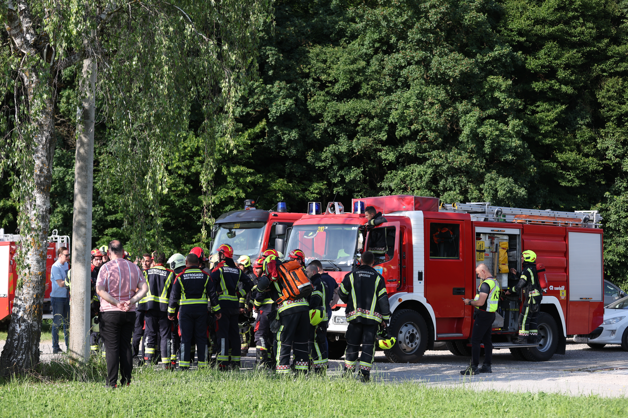 Zagreb: U šumi kraj Kerestinca srušio se manji zrakoplov
