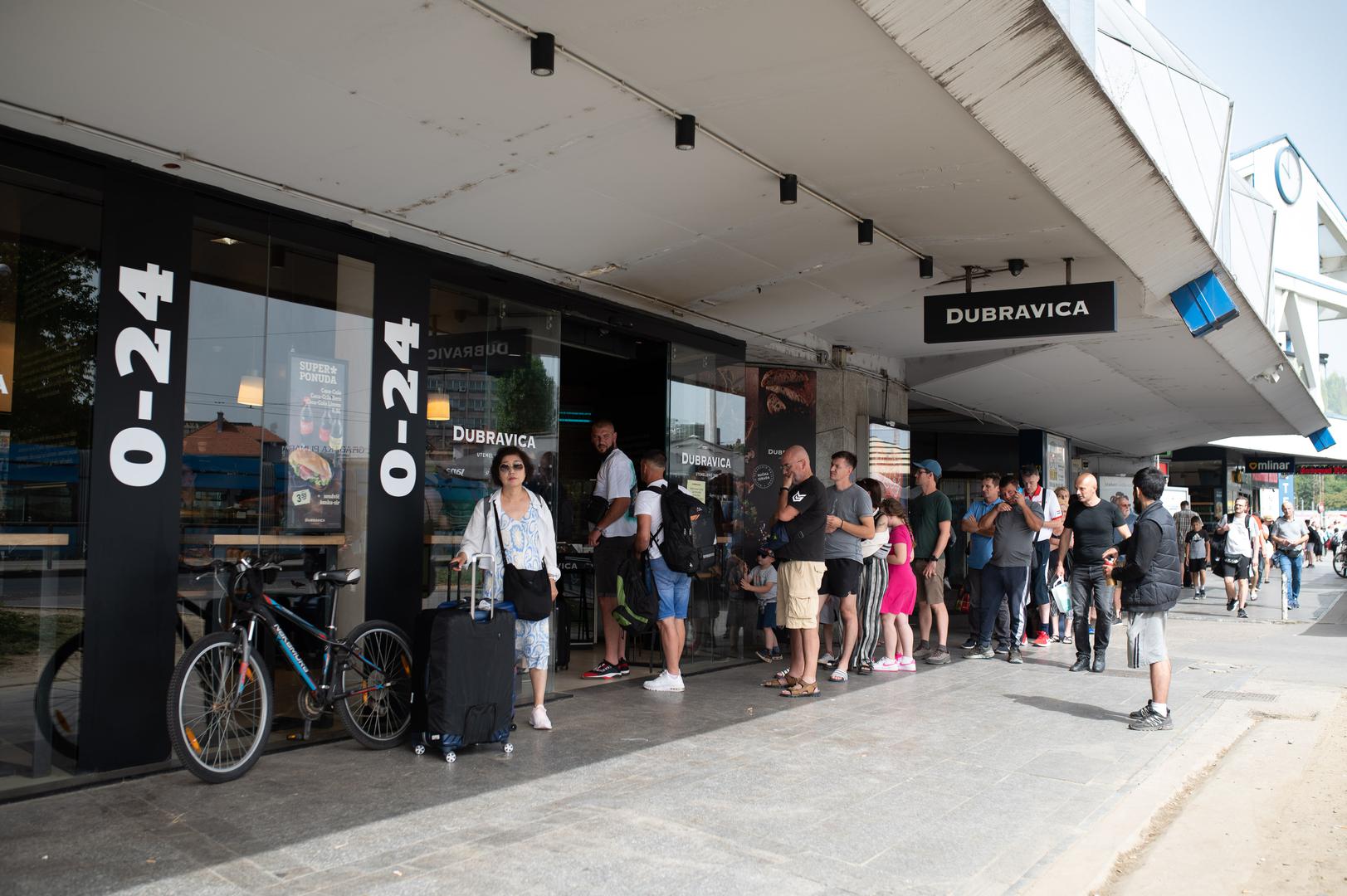 Većina trgovačkih lanaca i shopping centara danas, kada obilježavamo Dan antifašističke borbe, ne radi.