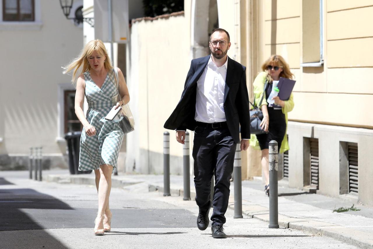 Gradonačelnik Tomašević sa suradicama dolazi na sjednicu predsjedništva Gradske skupštine