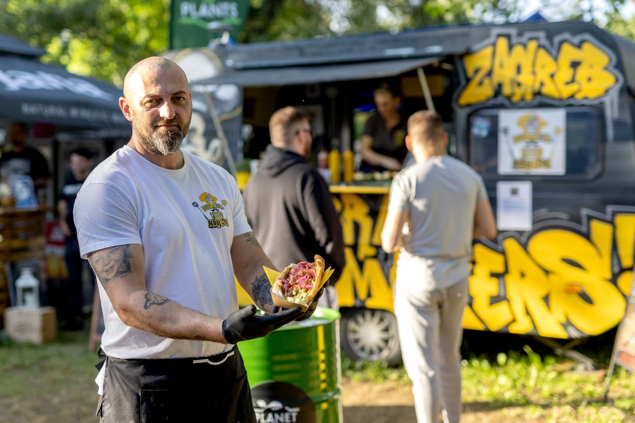 Zagreb: Uz jezero Jarun održava se sedmi po redu Food Truck Festival